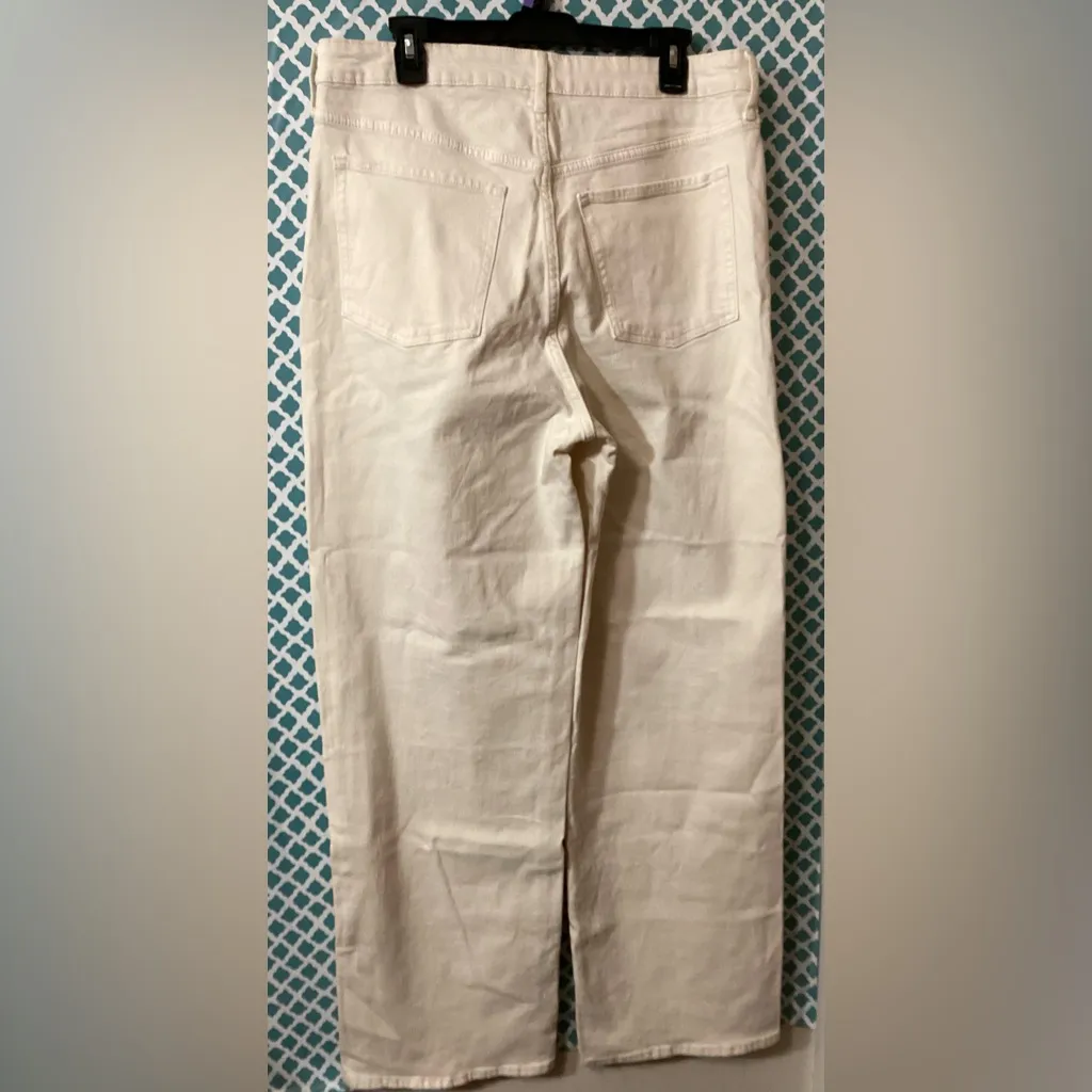 Old navy women’s Cream Straight- wide Leg Jeans size 4  tall - Image 6