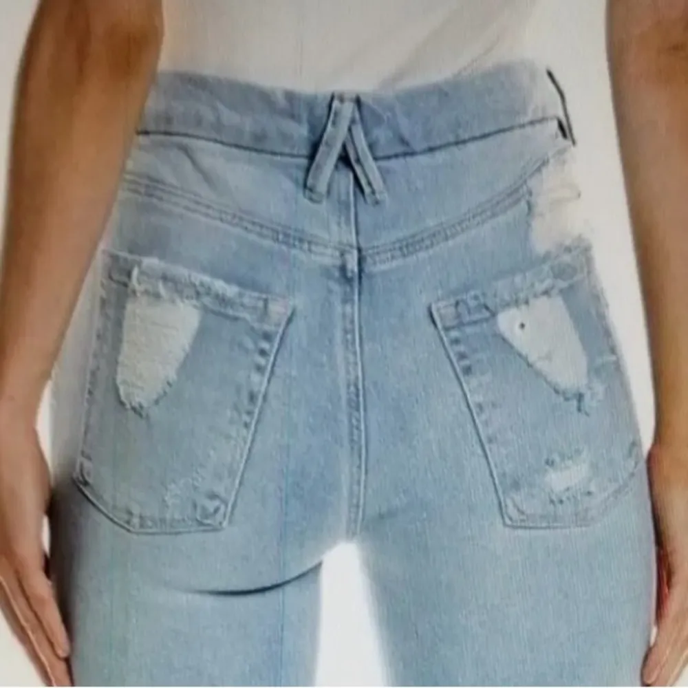 NWT Good American Good Legs Crop Skinny Distressed Raw Hem Light Blue Size 6 - Image 3