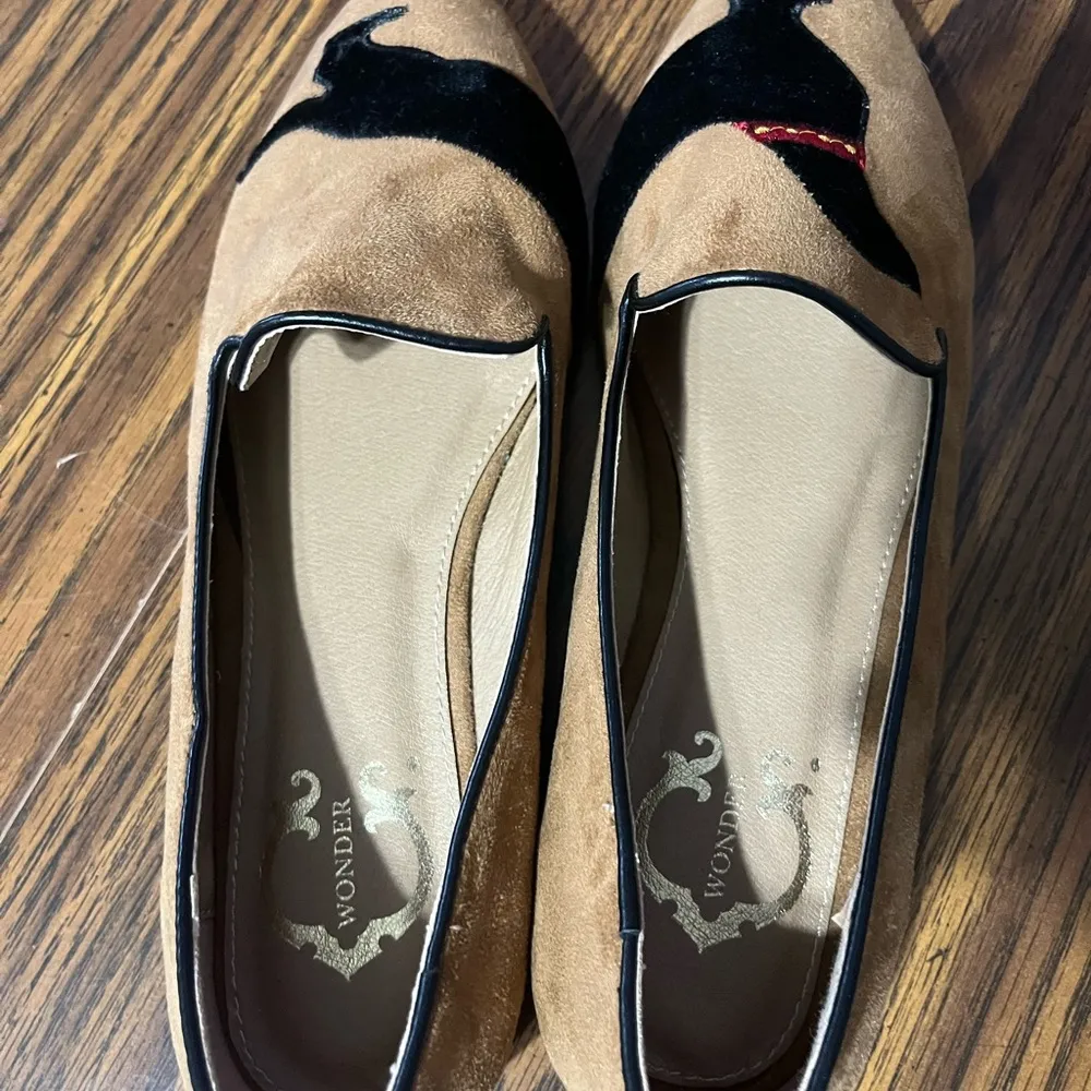 Tan and Black Dog Loafers Size 7 - Image 5