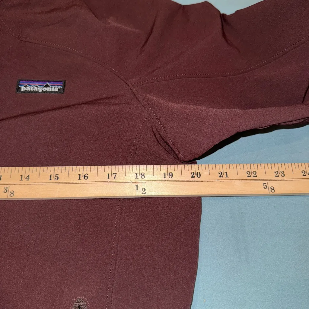 Patagonia Women's Guide Soft Shell Jacket in a maroon size M - Image 3