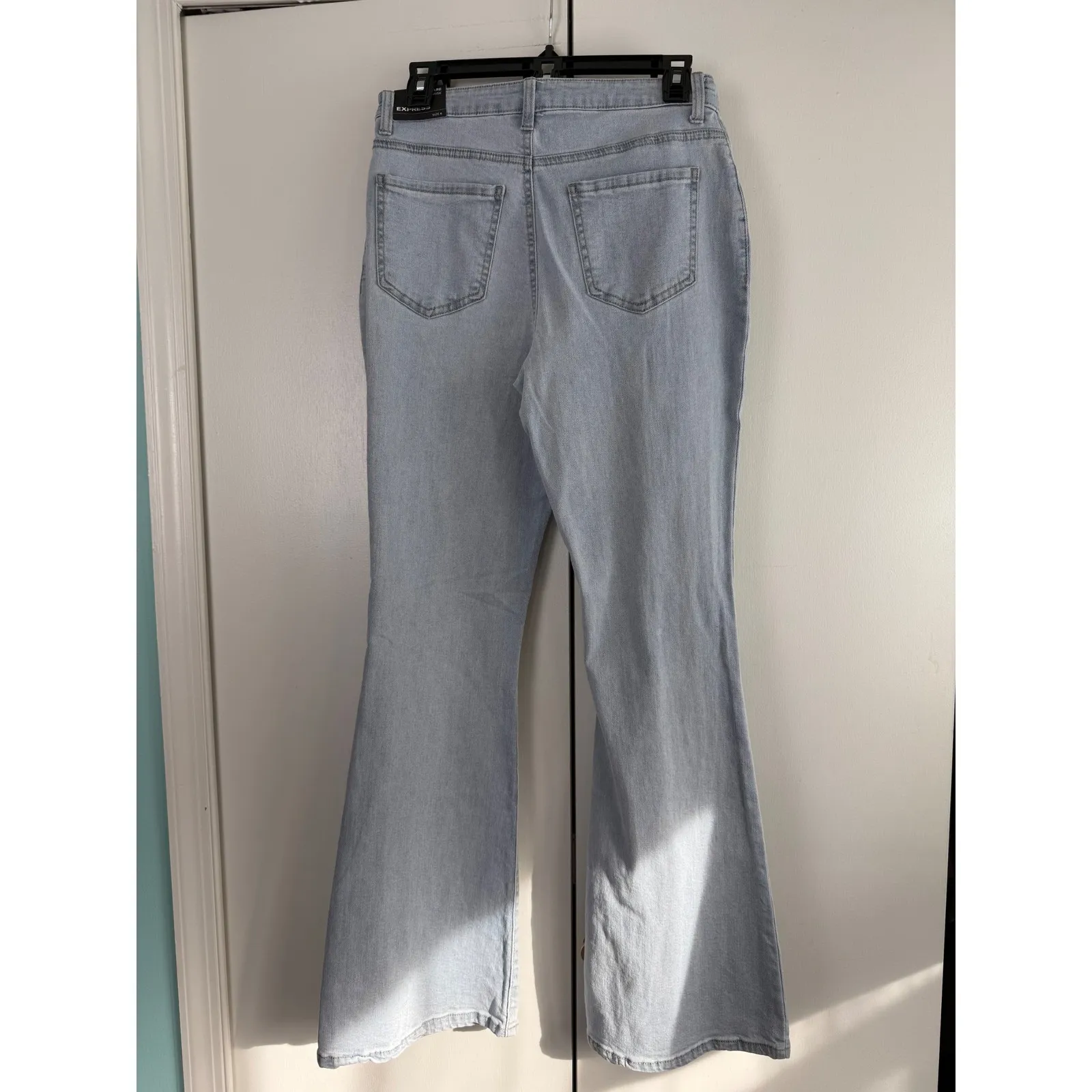 NWT EXPRESS Flare Mid-Rise Ripped Jeans Size 6 | Boho Chic | Streetwear‎ - Image 4