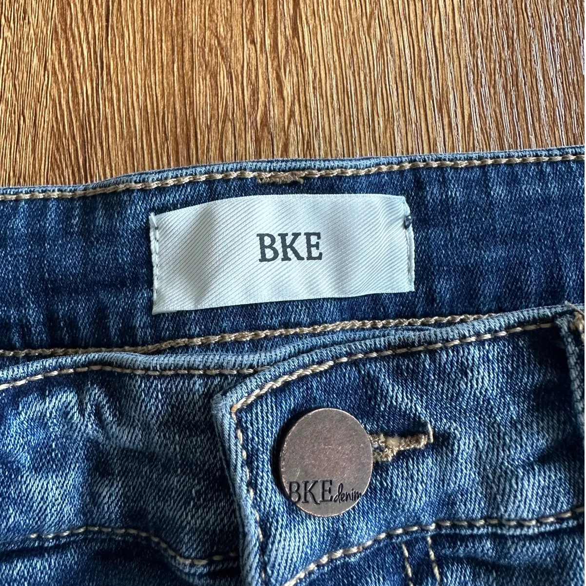 Buckle BKE Payton Medium Wash Jean Shorts Size 27 - Image 2