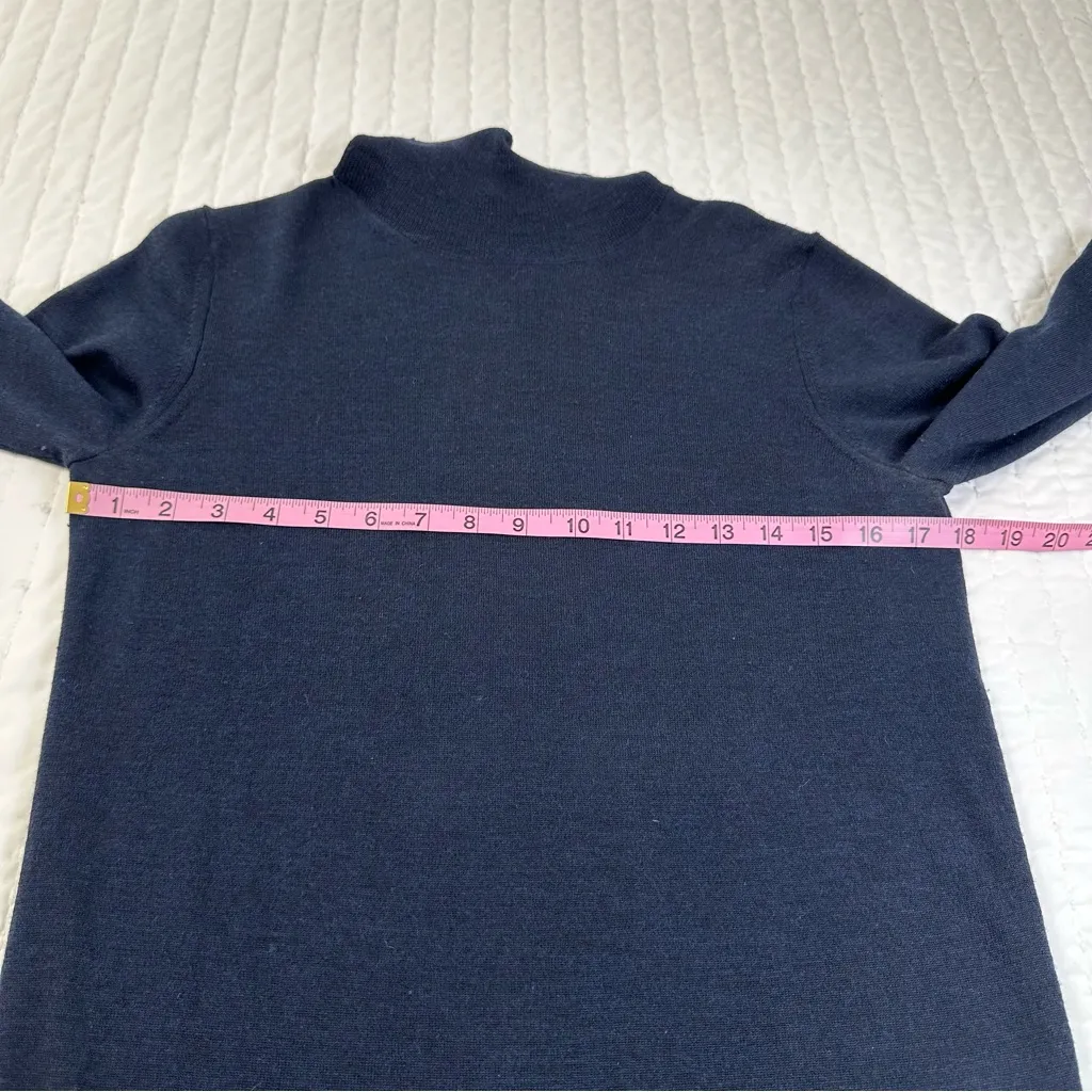 Banana Republic 100% Merino Wool Classic Black Turtleneck Sweater in Size M - Image 5