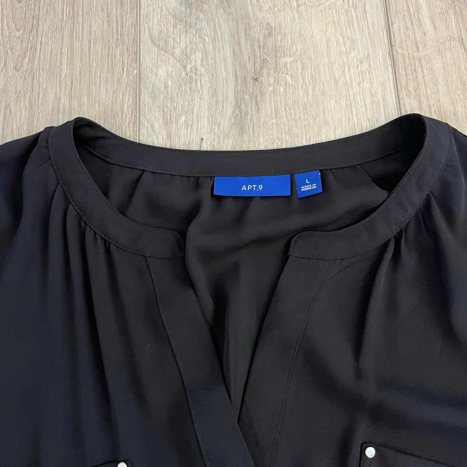 Apt 9 Women's Black Button Down V-Neck Blouse Sz L - Image 4