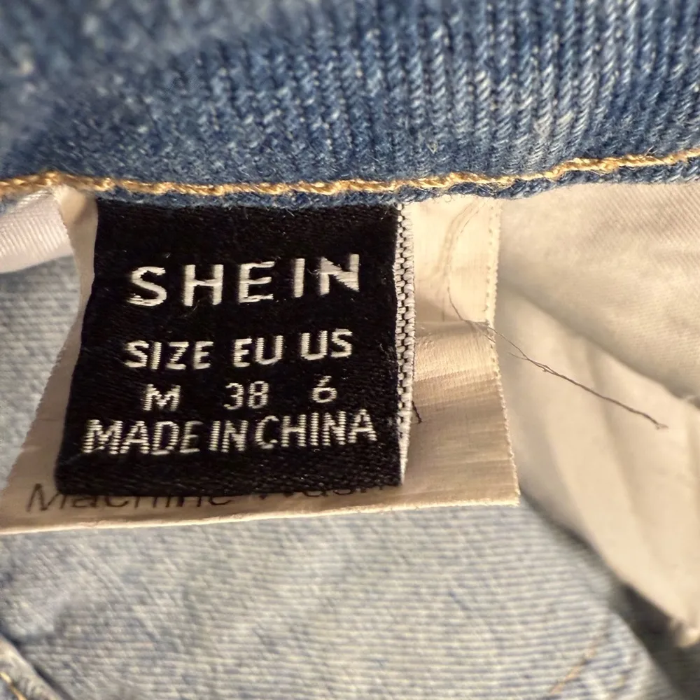 Shein Distressed Light Blue Women's Jeans - Image 5