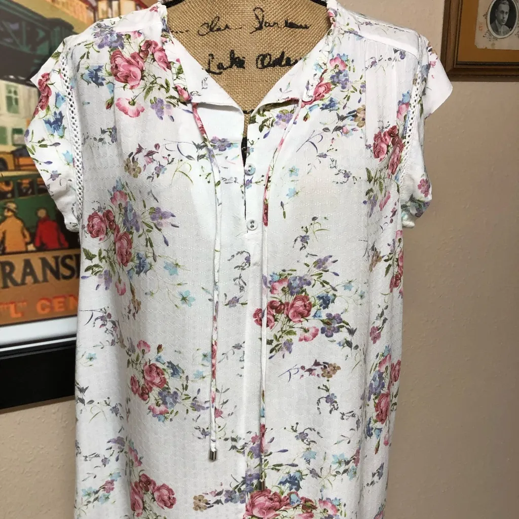 Buffalo David Bitton Floral Blouse Size M - Image 10