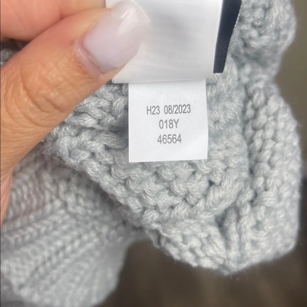 Gray Cable Knit Pom - Image 6