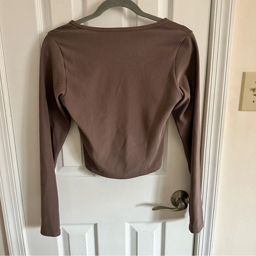 Move Theology Women’s Tan Cropped Workout Top Size Medium - Image 3