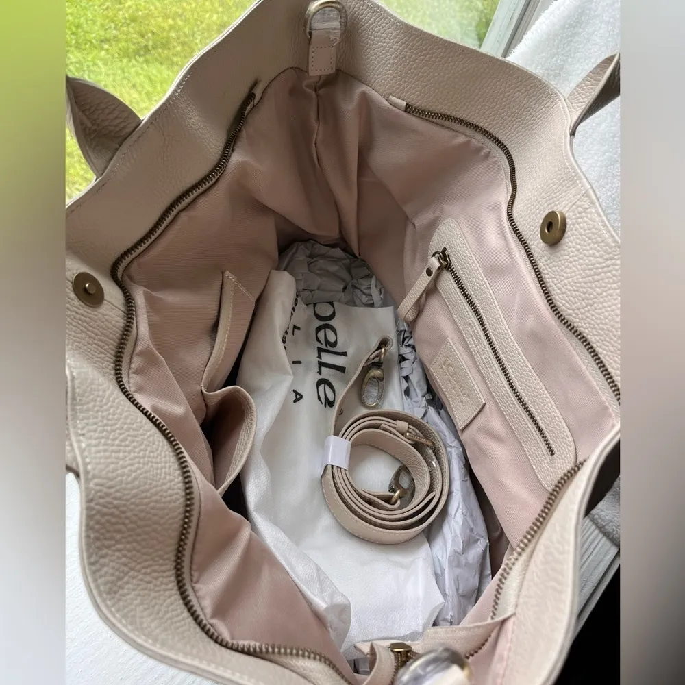 IO PELLE Italian Leather 3D Skull Weekender Tote Latte XL NWT - Image 2