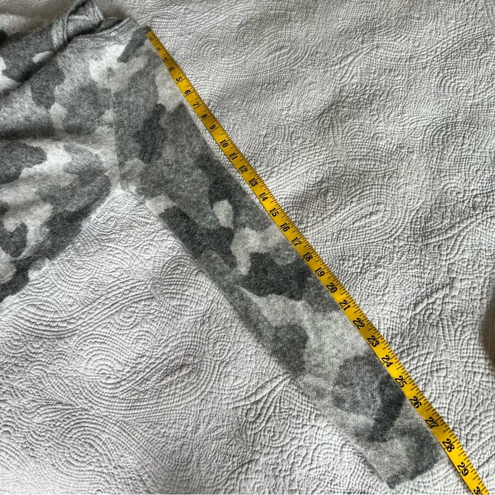 Athleta Undercover Sweater Gray Camo M Medium Alpaca Merino Wool Cozy Crewneck - Image 8