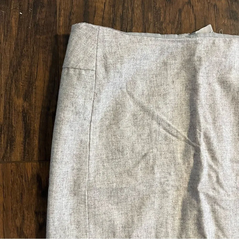 Dahlia Collection Wool Blend Mini Skirt. Size 2 - Image 3