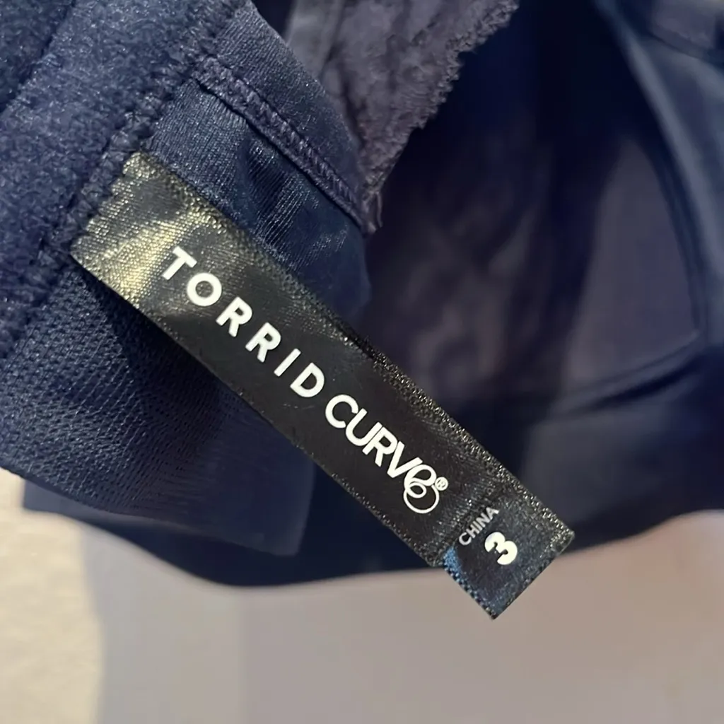 Torrid Women’s Lace Racer Back Bra Size 3 Navy Blue - Image 6