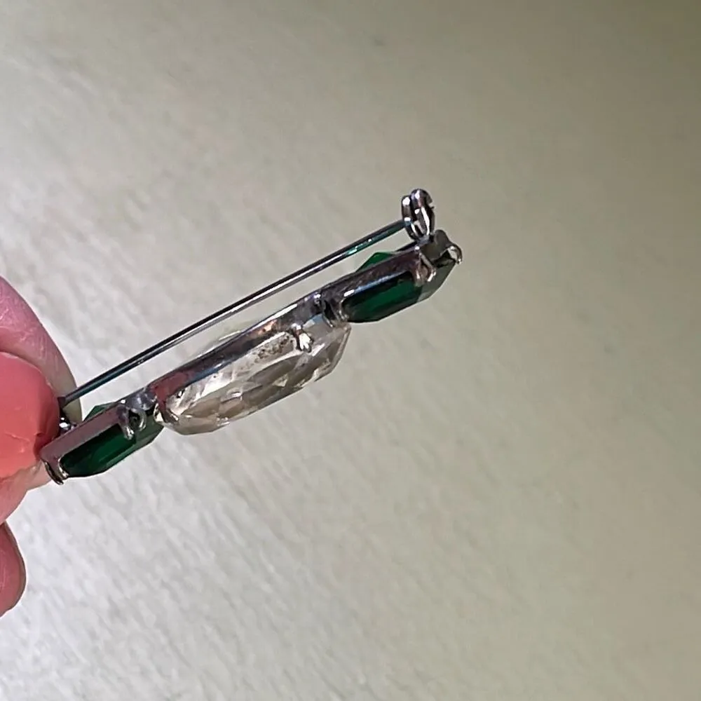Vintage cut glass C clasp brooch. Green & clear prong set - Image 5