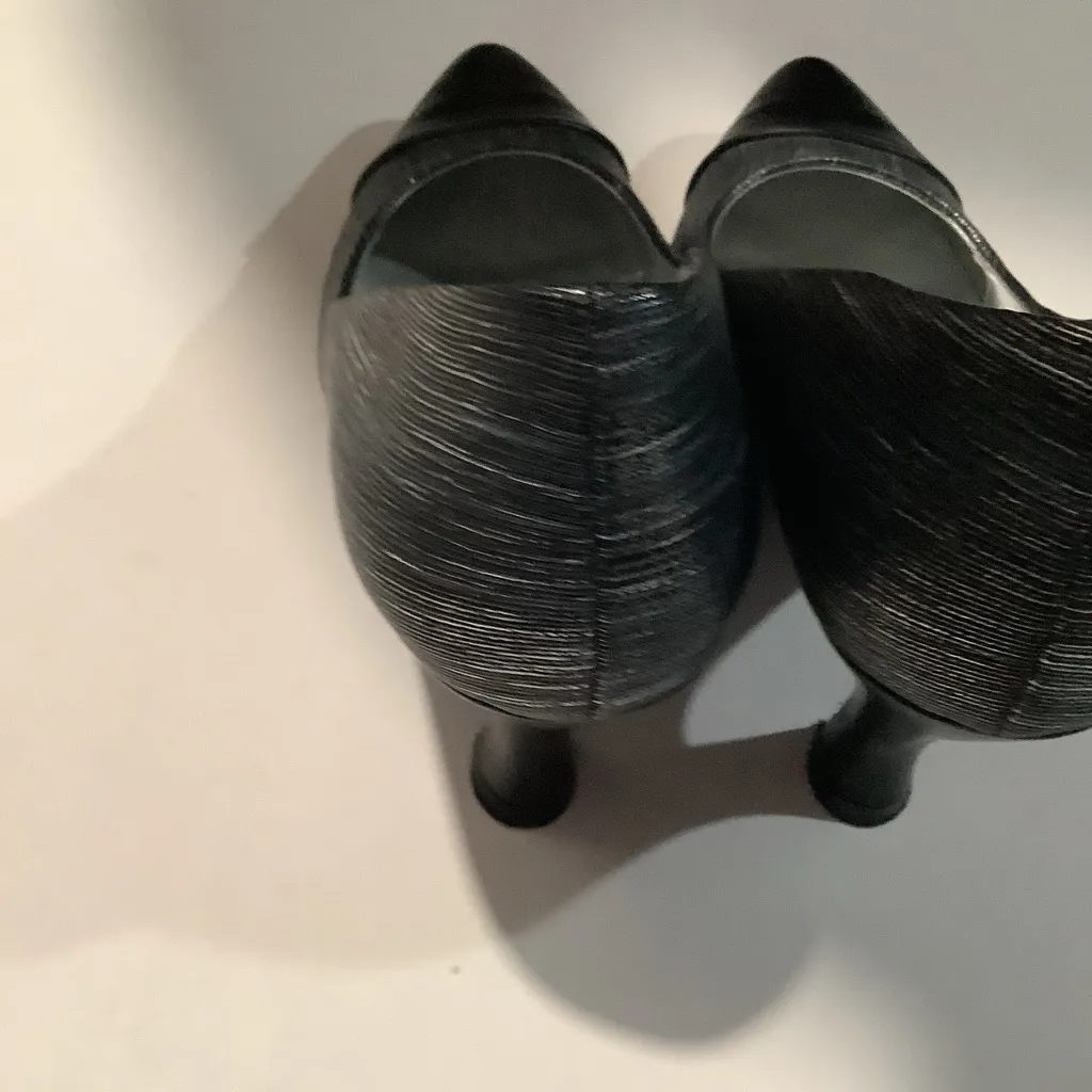 Bellini Black Pointed Toe Heels Size 6 - Image 3