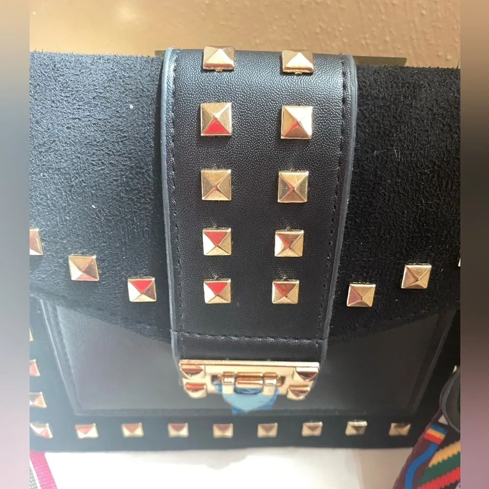 NWOT CLAUDIA G BETTY BLACK SHOULDER BAG WITH CAMERA STRAP - Image 2