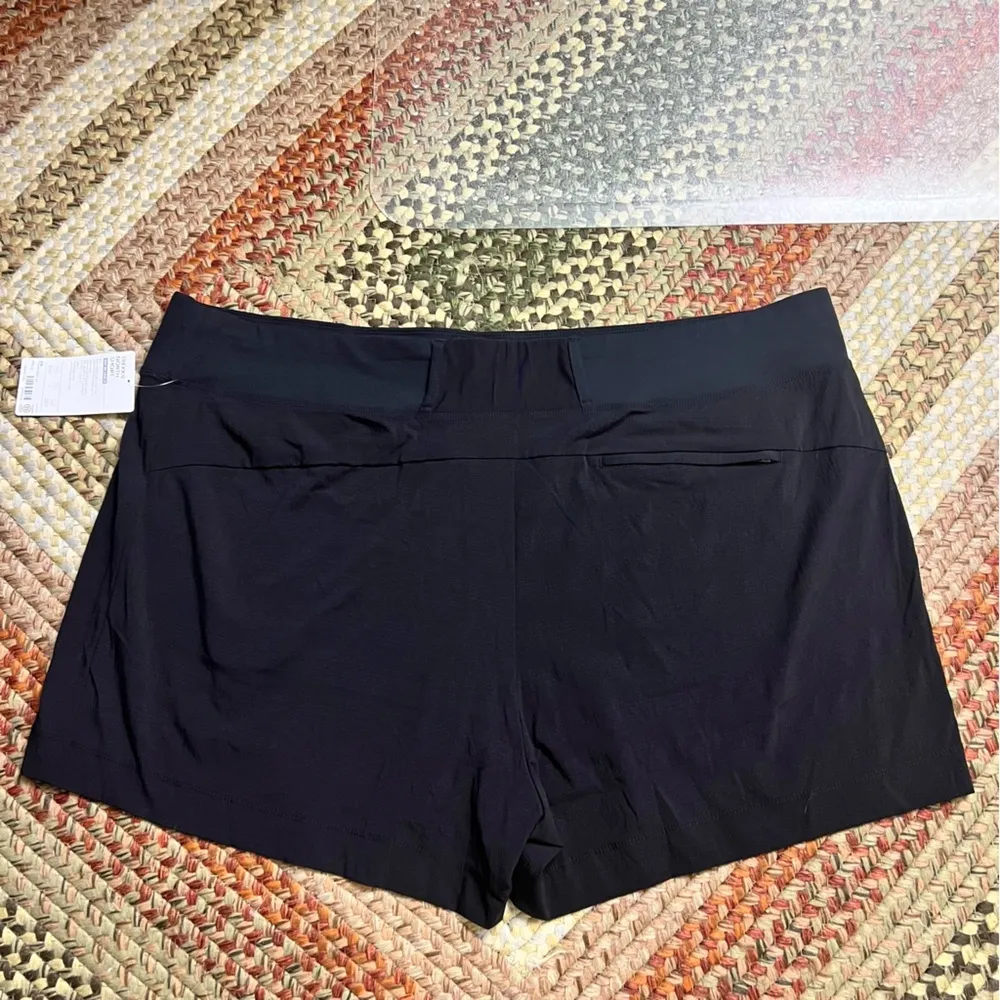 Athleta Black Trekkie North Shorts size 26 - Image 2