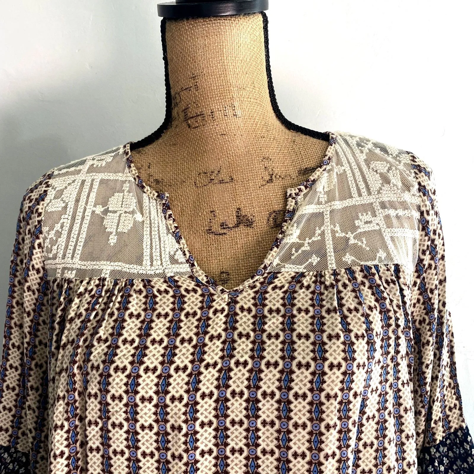 Umgee Bohemian Bell Sleeve‎ Tunic Dress Mixed Print Lace Trim Size Small - Image 2
