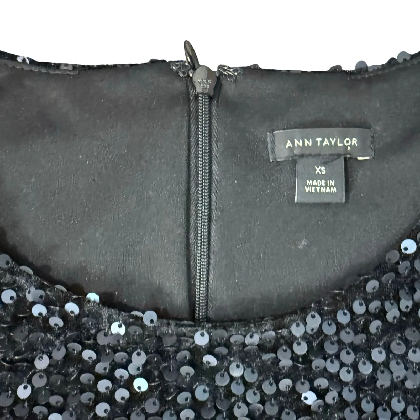 Ann Taylor Black Sequin Short Sleeve Feather Trim Round Neck Shirt Top Size XS - Image 4