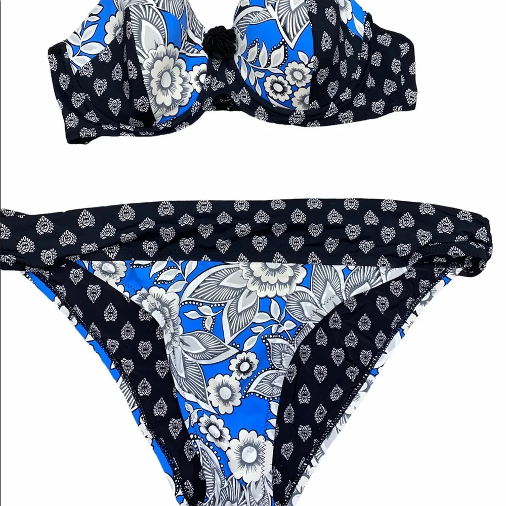 Vera Bradley bikini swimsuit size medium/large navy paisley - Image 4
