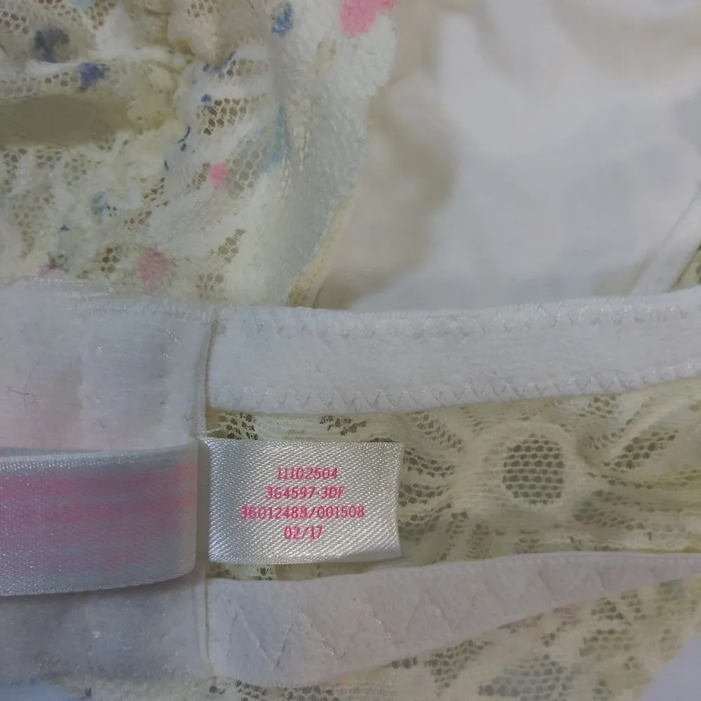 Victoria’s Secret PINK Cream Floral Halter Bralette Size M - Image 9