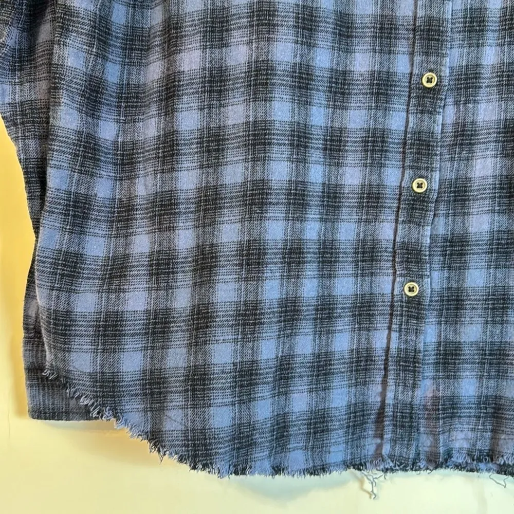 Lucky Brand 🍀 Blue and Black Plaid Flannel Button Down Shirt Size M - Image 8