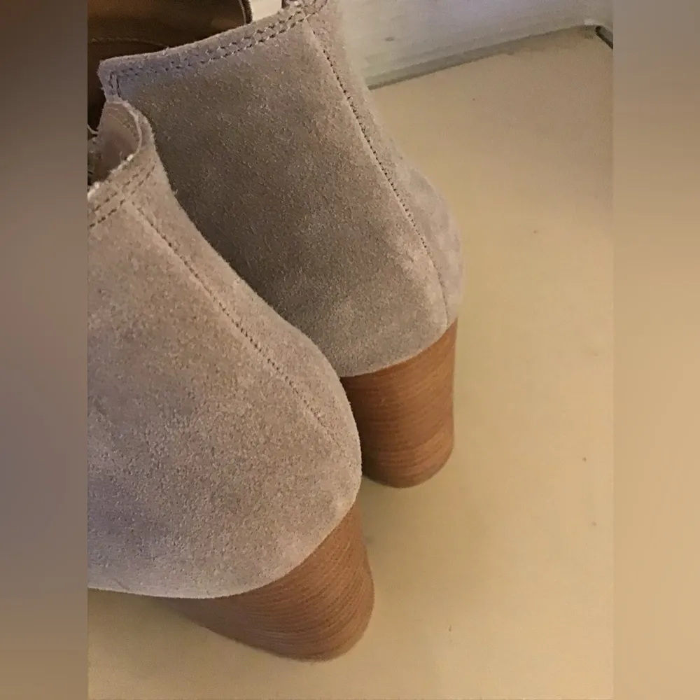 Lucky brand women beige suede Chelsea heel Noryn boots US 10 - Image 11