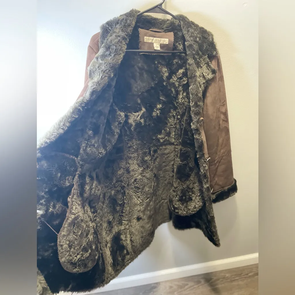 Larry Levine Women's Brown Faux‎ Suede Faux Fur Button Up Coat Size Medium - Image 2