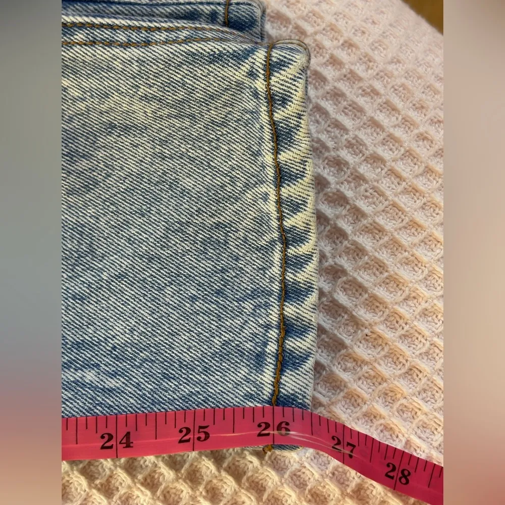 Vintage 80’s 90’s relaxed fit, high-waisted, tapered leg, light wash mom jean - Image 14