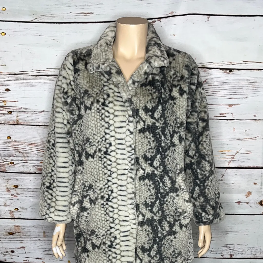Democracy Size XL Ivory & Gray Snakeskin Animal Print Faux Fur Coat Jacket - Image 2