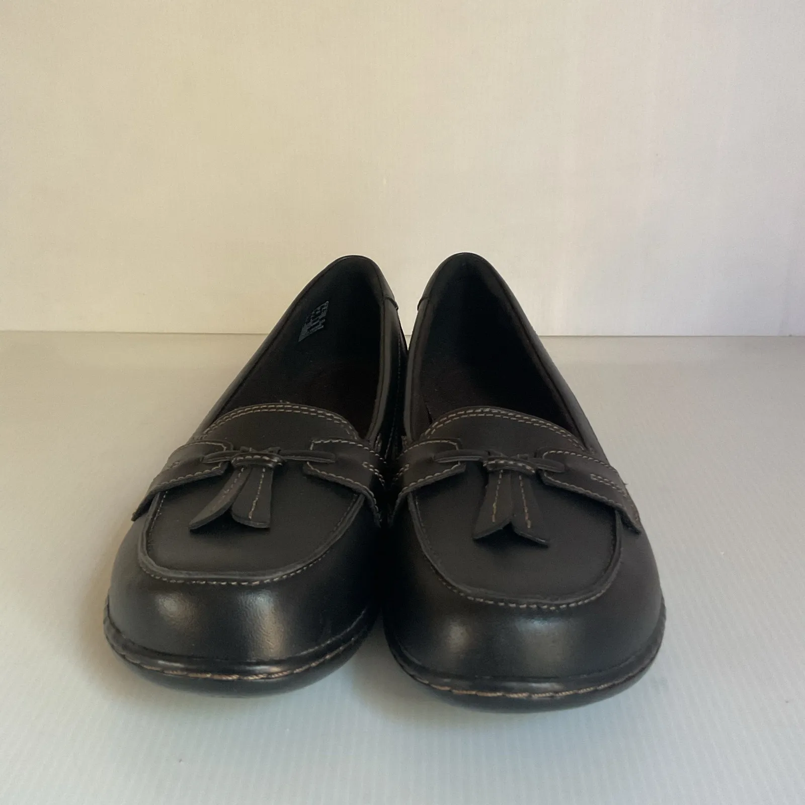 Clarks Collection Black Leather Loafers Women’s 8.5 Ultra Comfort Tassel - Image 4