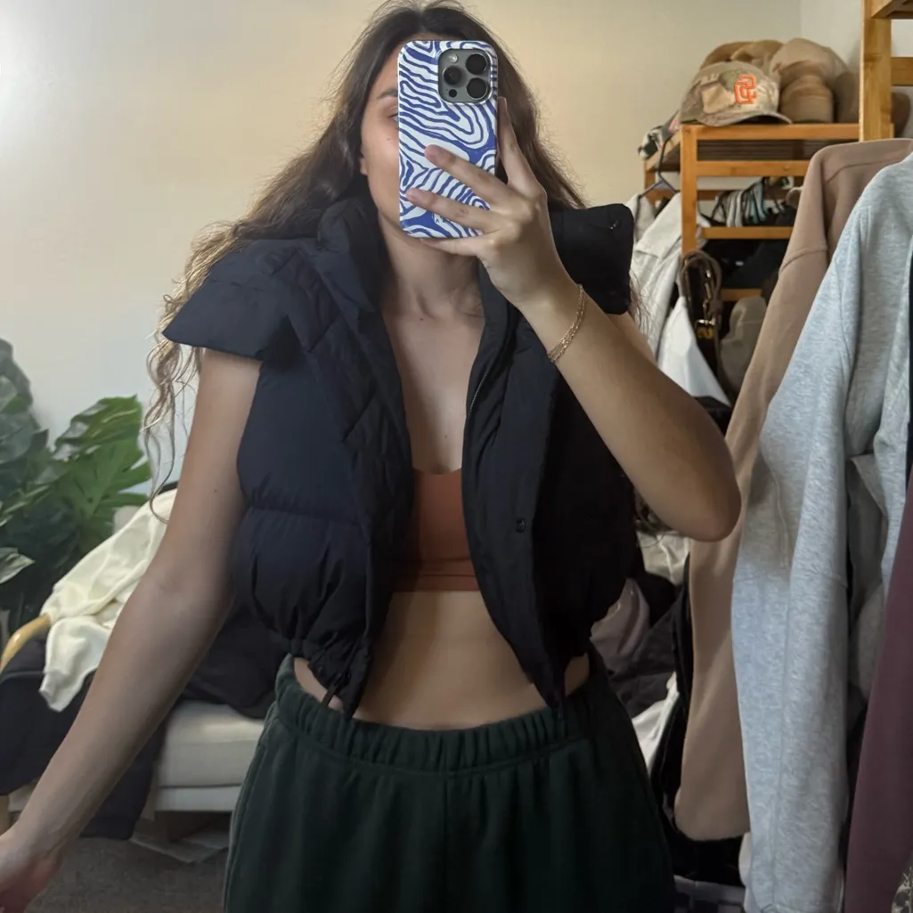 Lululemon Wunder Puff Super-Cropped Vest Size 6 - Image 9