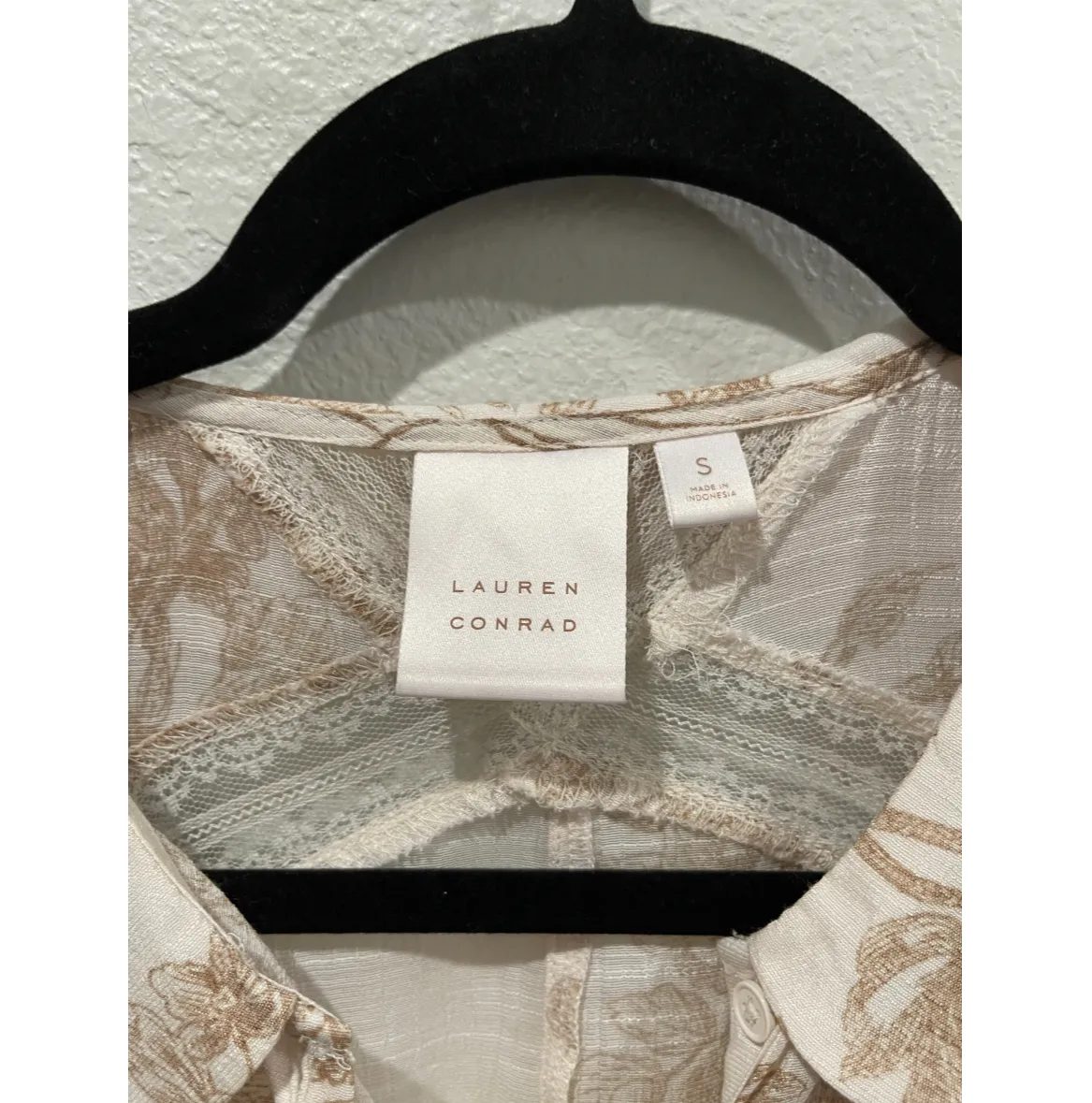 Beige Tan Floral Sleeveless Blouse - Image 2