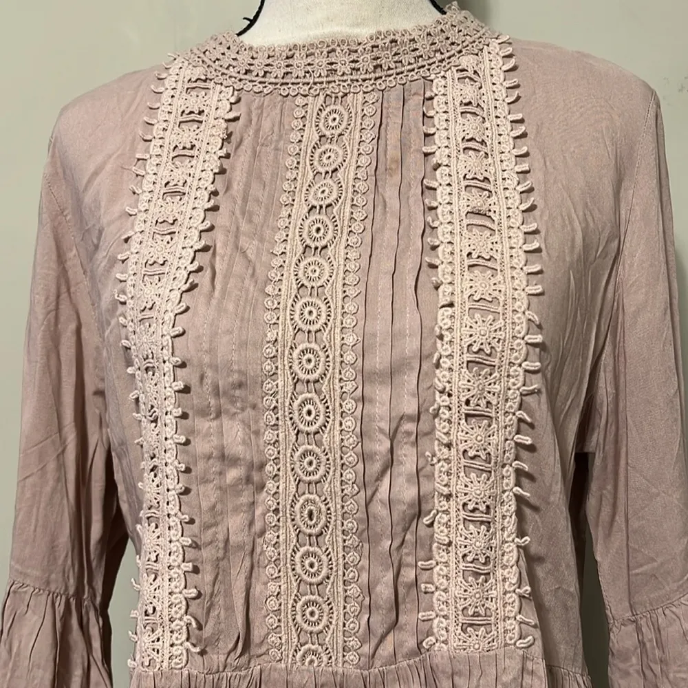 Kensie Jeans size large blush pink blouse with bell sleeves crochet pleated neck - Image 2