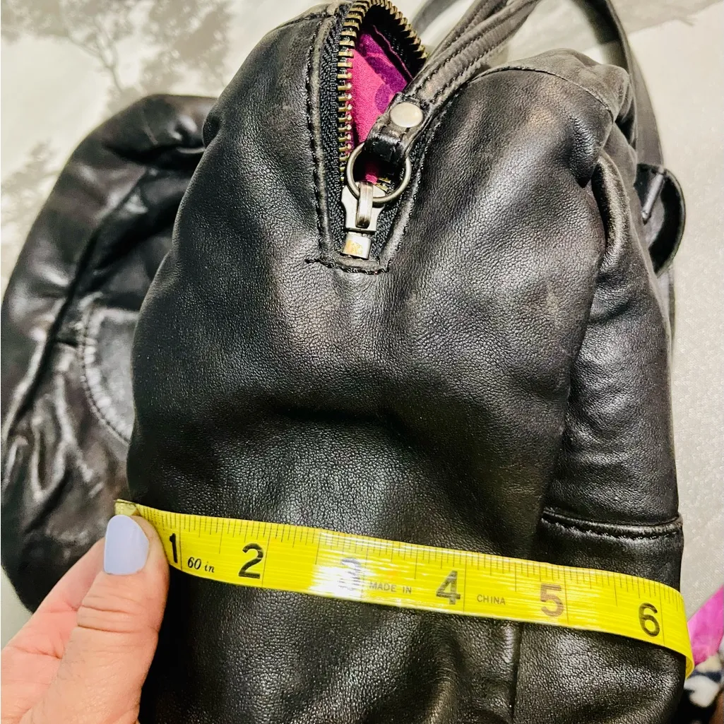 VINTAGE Black Leather shoulder bag - Image 15