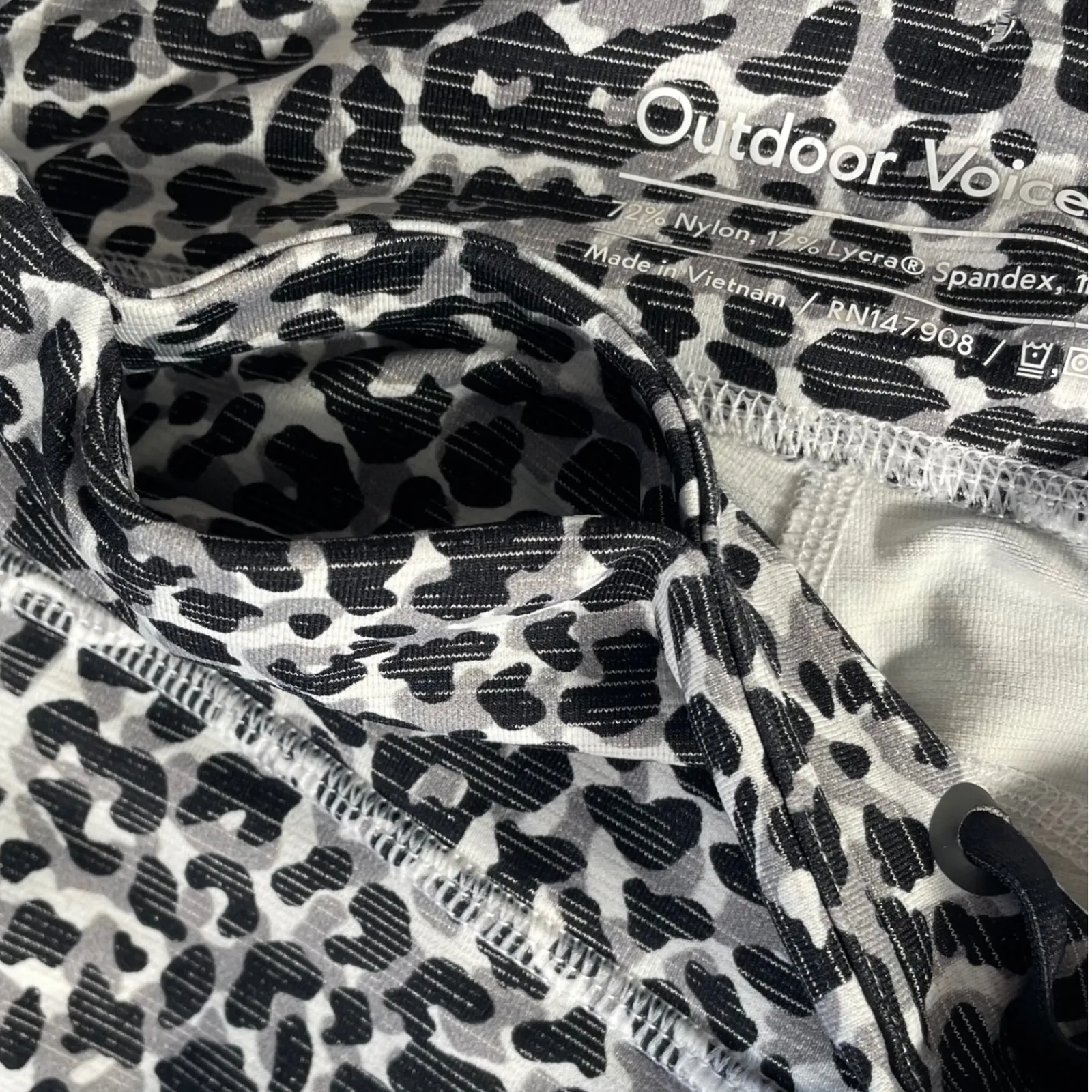 Outdoor Voices Women's Leggings‎ M Black White Leopard Animal Print High Rise - Image 3