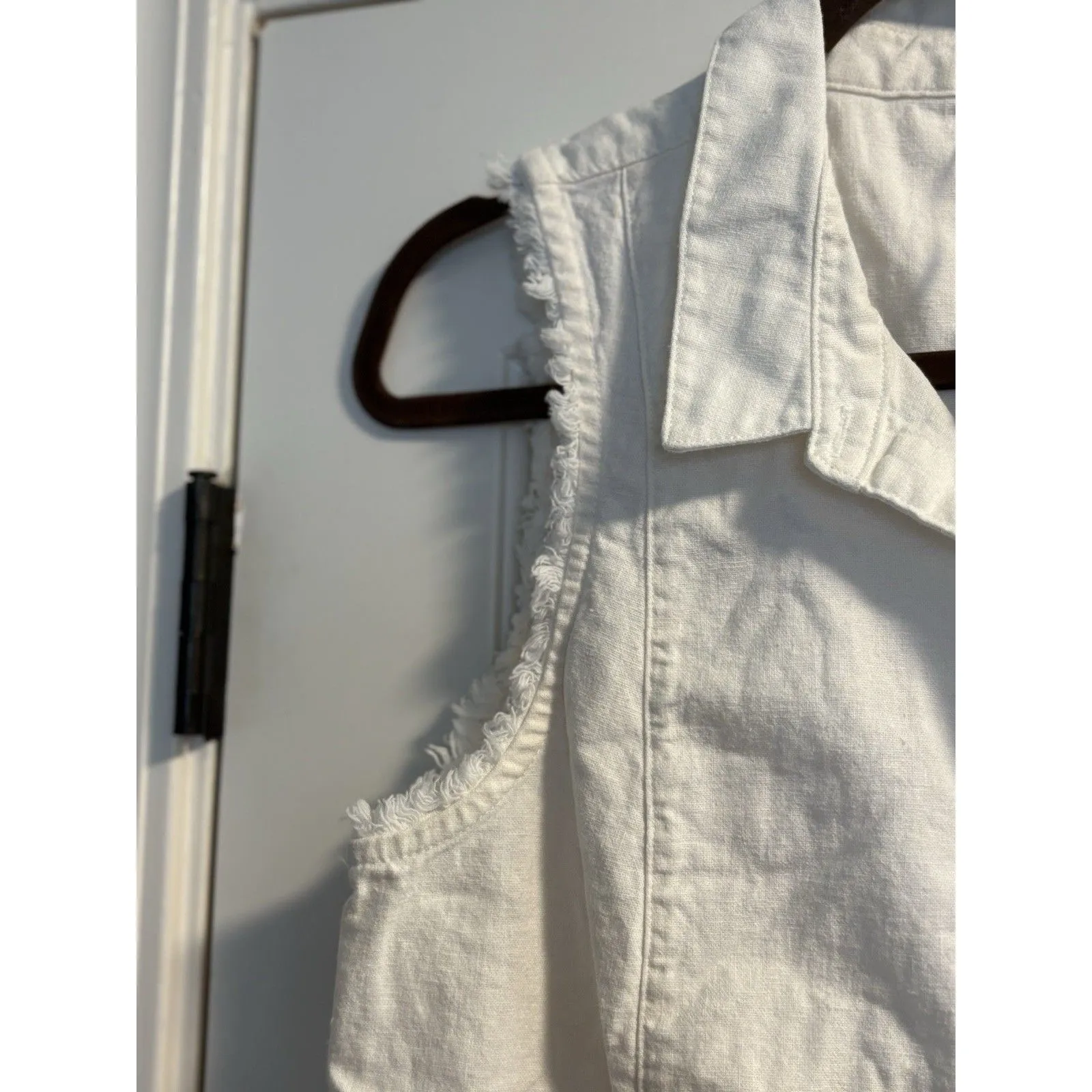 Free People White Linen Blouse Top XS Button Front Linen Cotton Fray Edge Pocket - Image 3