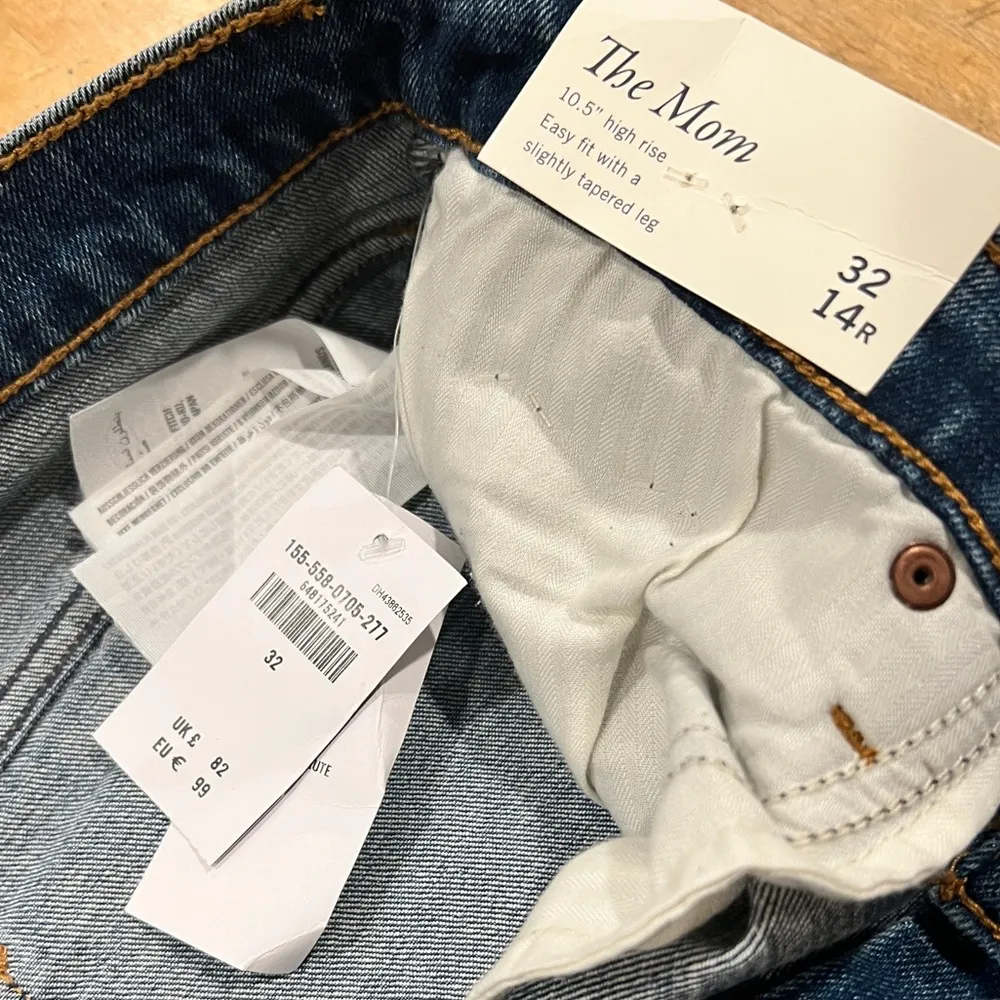 Abercrombie & Fitch Curve Love High Rise Mom Jean Distressed Denim Size 32 NWT - Image 9