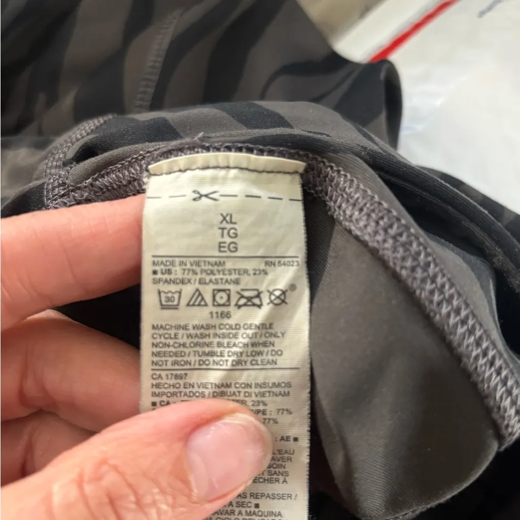 Old navy active elevate Zebra Print Leggings - Image 7