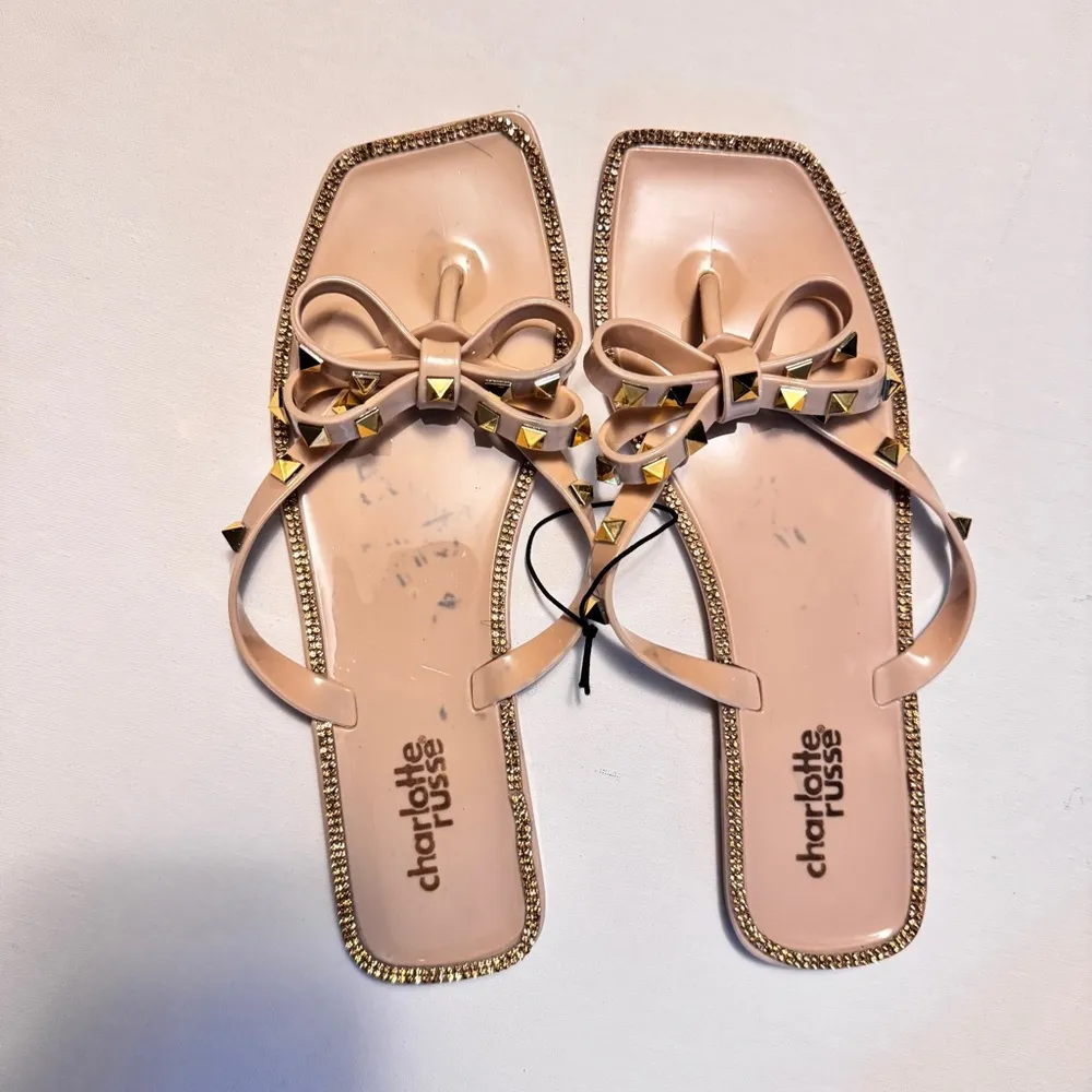 Charlotte Russe Women’s Bejeweled Bow Studded Style Sandals Sz 8 - Image 3