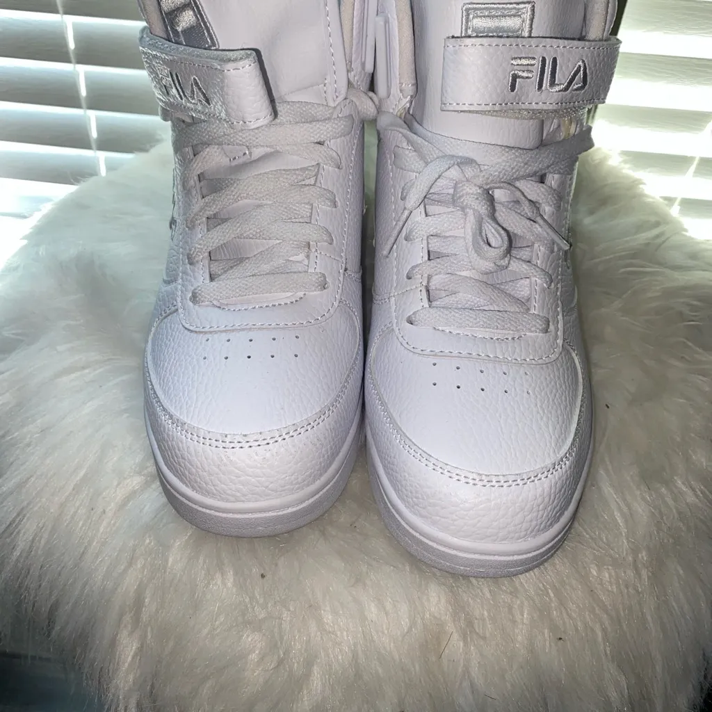 FILA  women’s  White High-Top Sneakers - Image 5