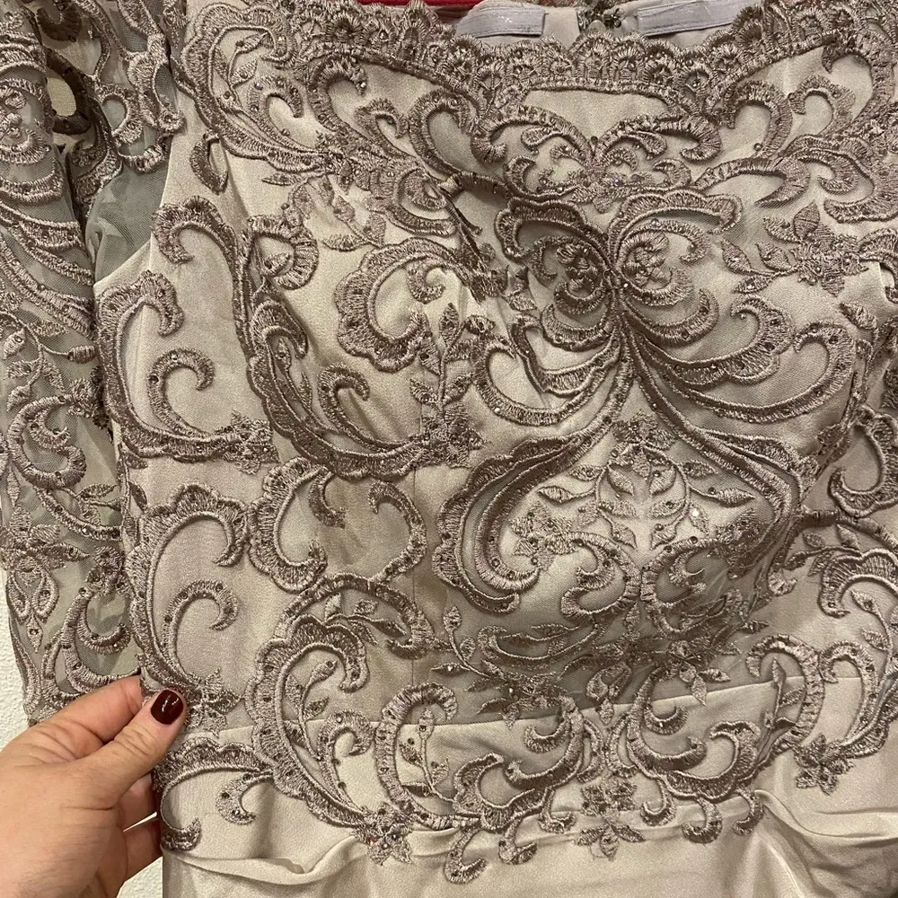 NEW La Femme Lace Bodice Mermaid Gown Size 6 - Image 4