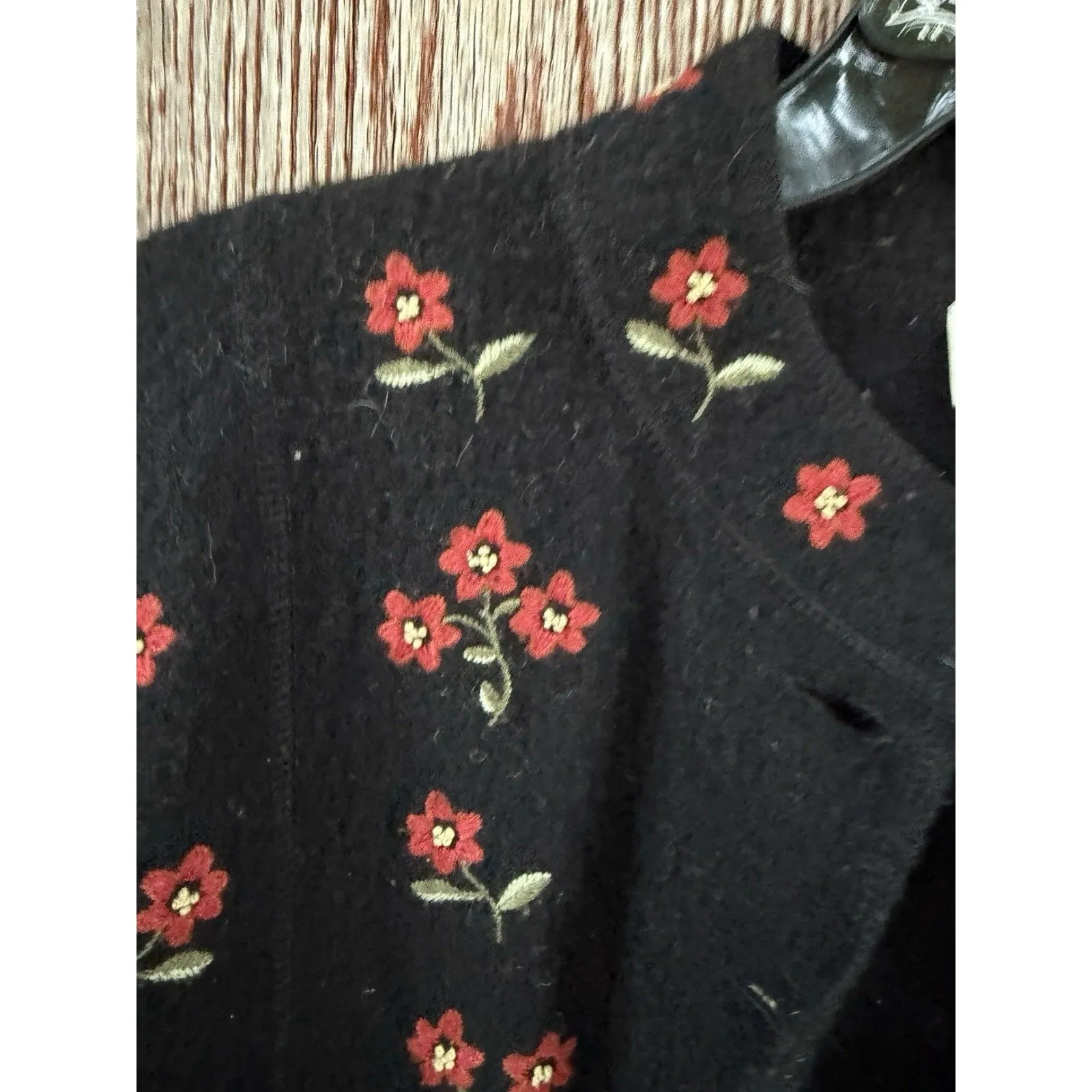 Vtg Talbots 100% Wool Cardigan Sweater Size L Embroidered Flowers Buttons - Image 4