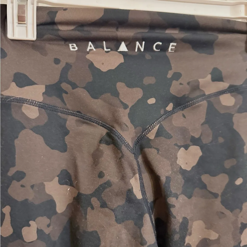Balance Athletica‎ Vitality Ascend Base Camo Leggings Brown and Black - Image 7