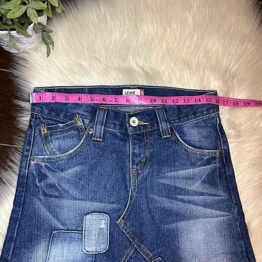 Levi’s asymmetrical vent distressed/patch works denim skirt sz 3 - Image 5