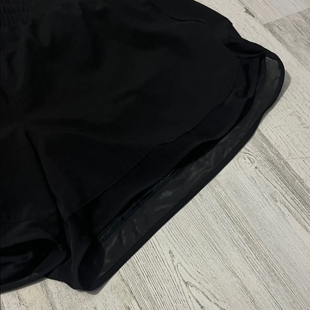 Athleta Mesh Racer Run 4” Shorts Size XL - Image 7