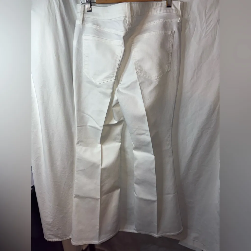 Old Navy Women’s Crisp Wow Flare size 12 White Bootcut Jeans - Image 2