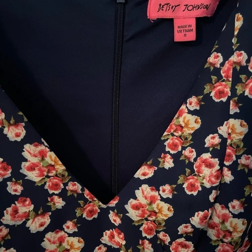 Betsey Johnson navy floral v-neck fitted flare skirt dress. - Image 8