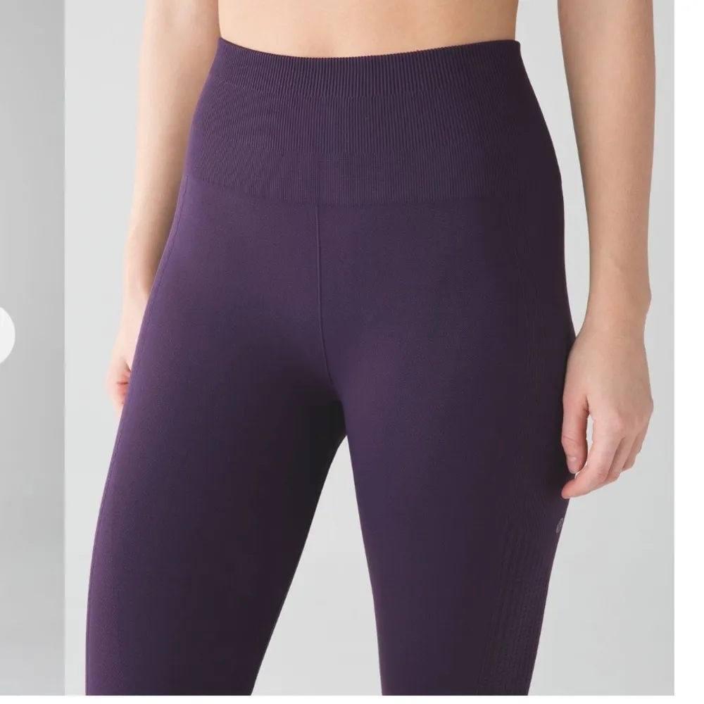 Lululemon Size 2 Purple Flow and Go Crop Athletic Yoga Leggings - Image 3