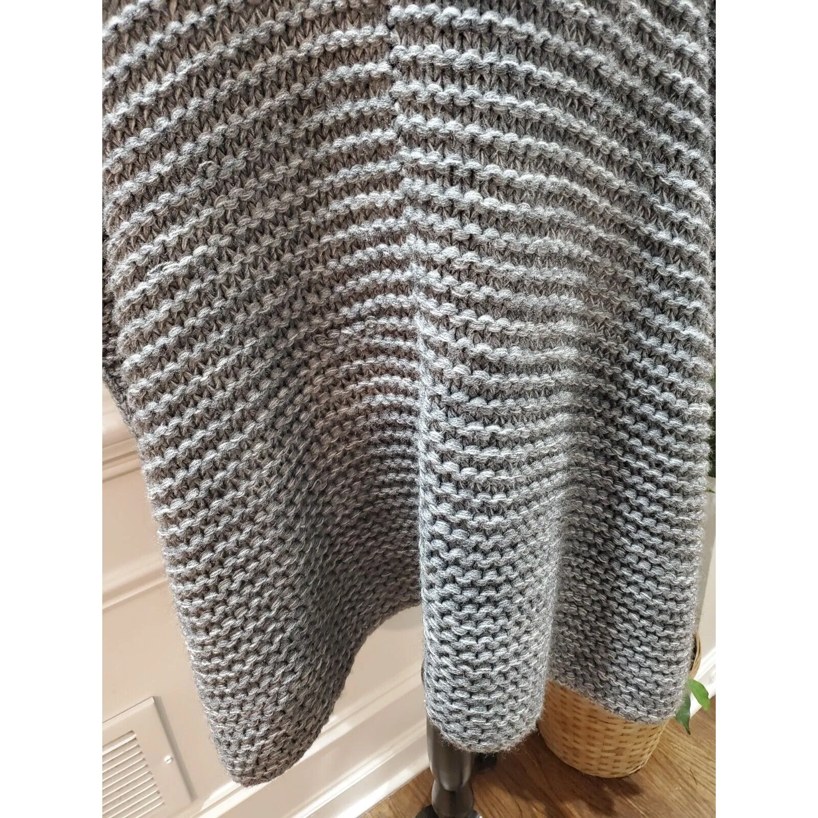 Ugg Women's Gray Acrylic & Wool Turtle Neck Long Sleeve Knit Sweater One Size Size undefined - Image 5