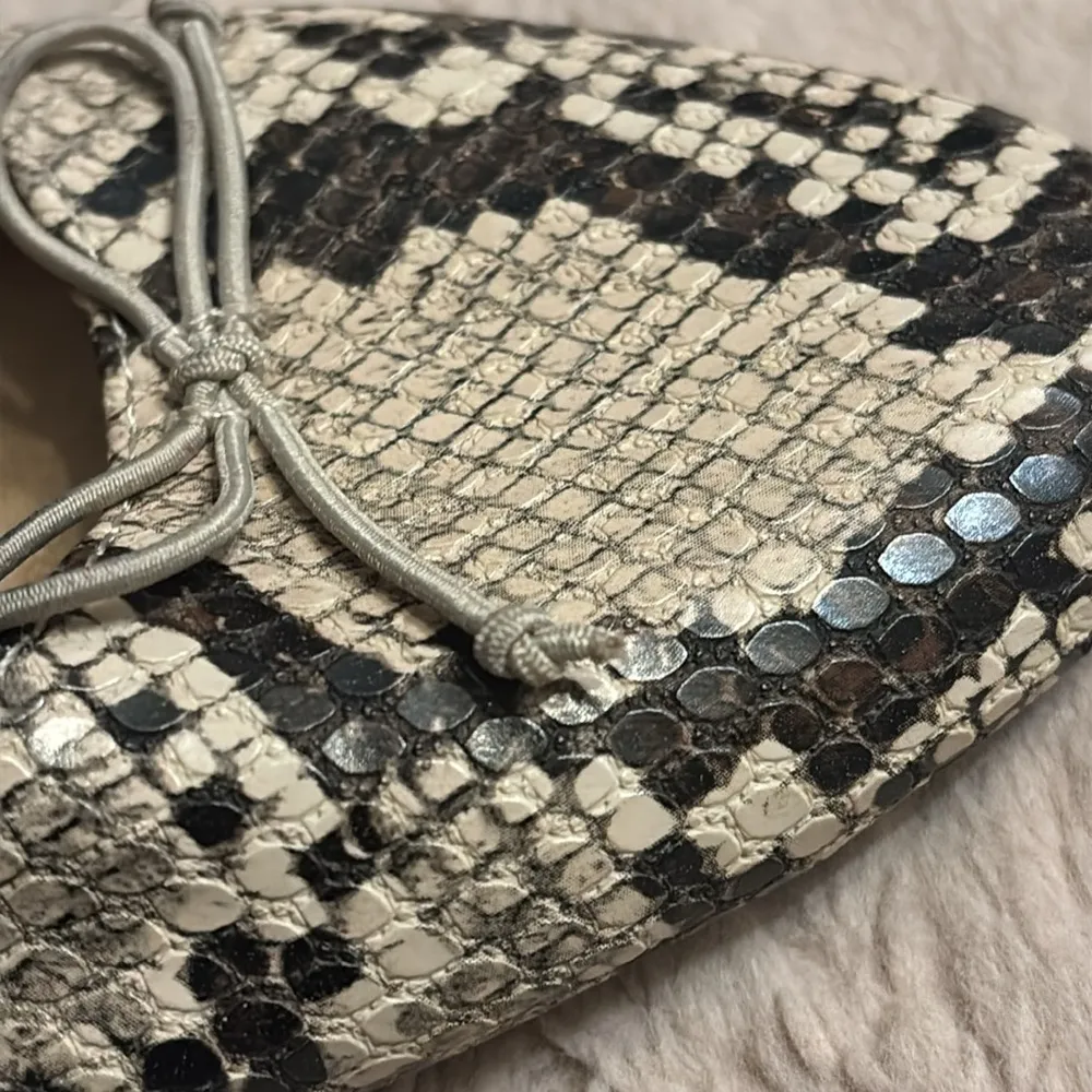 Women's Snakeskin Slingback Flats - Image 12